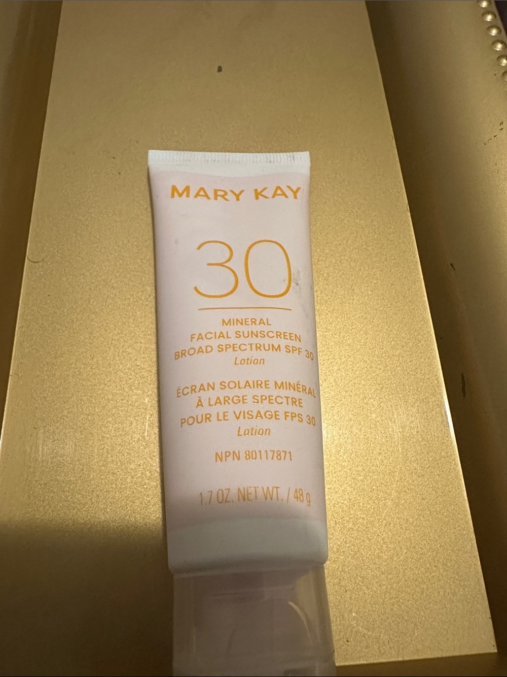 Mary Kay SPF 30 Mineral Facial Sunscreen - White and Gold